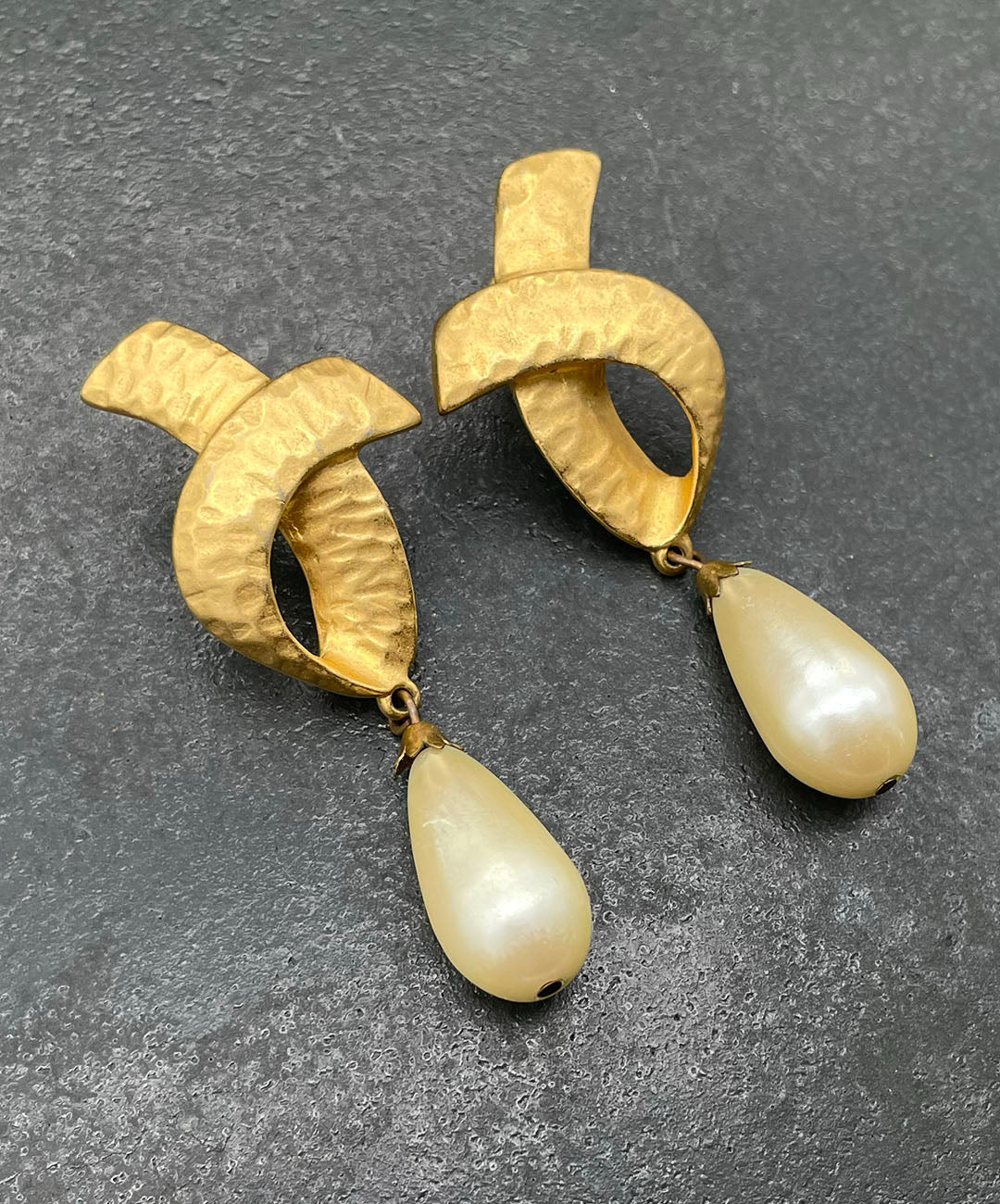 【USA輸入】 ヴィンテージ Carolee ティアドロップ パール ピアス/Vintage Carolee Teardrop Pearl POST Earrings